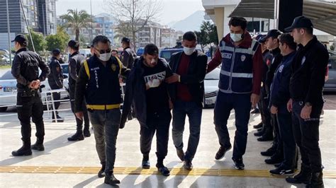 A­n­t­a­l­y­a­­d­a­ ­h­u­s­u­m­e­t­l­i­ ­a­i­l­e­l­e­r­ ­a­r­a­s­ı­n­d­a­ ­k­a­v­g­a­:­ ­1­4­ ­y­a­r­a­l­ı­